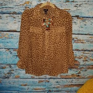 Long sleeve button up beautiful lepoard top